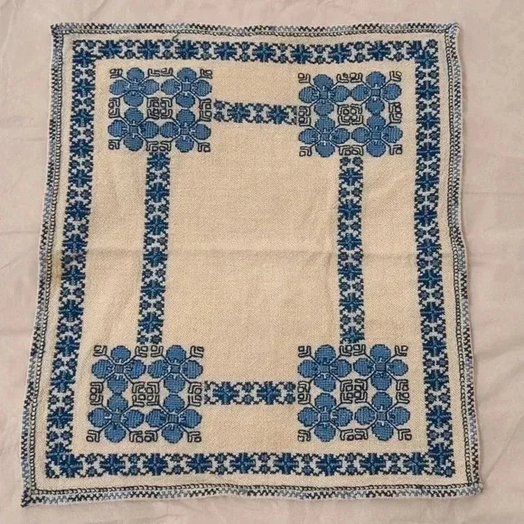 6  Table Napkins - Picture 7 of 8